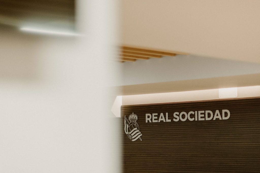 Evento corporativo en el campo de la Real Sociedad para la bodega Conde de los Andes