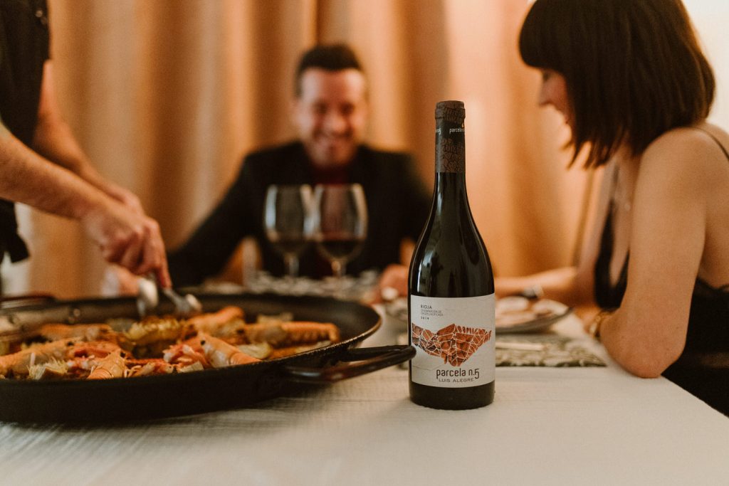 Fotografía corporativa de producto para las bodegas Luis Alegre